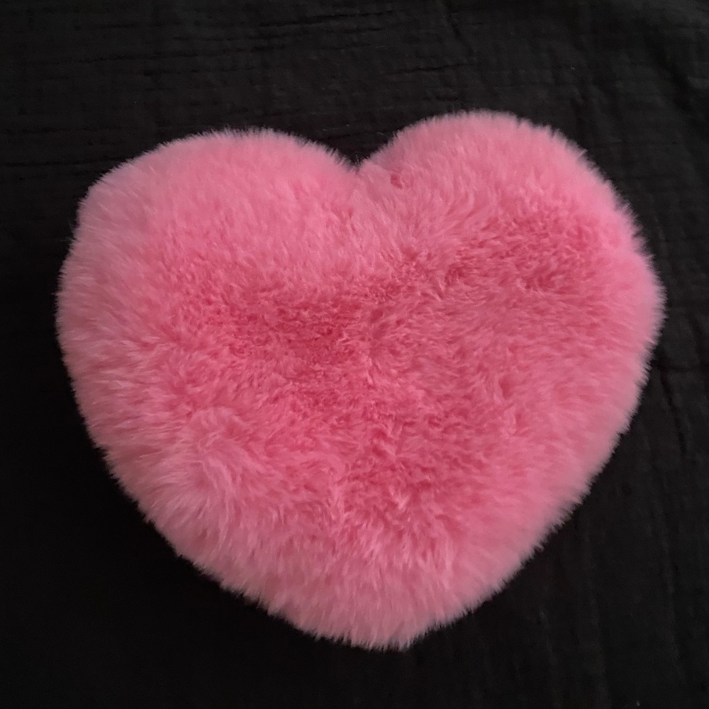 Fluffy heart crossbody purse 💗